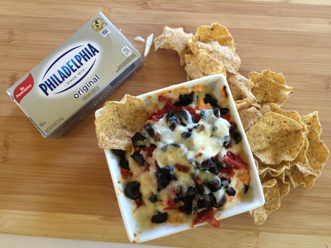 Easy Pizza Dip with Philadelphia Cream Cheese #ad #NaturallyCheesy