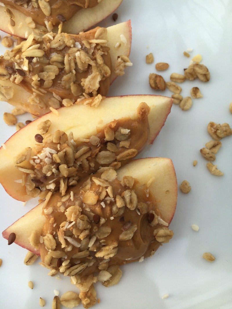 Peanut Butter Apple Granola Bites--such a simple and yummy snack that is ready in no time!