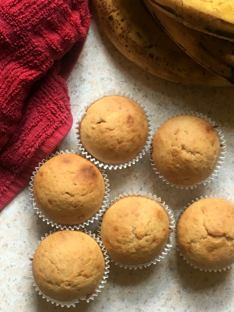 Easy Banana Muffins--these healthy banana muffins are a great way to start your day. Perfect for breakfast or an easy snack too!