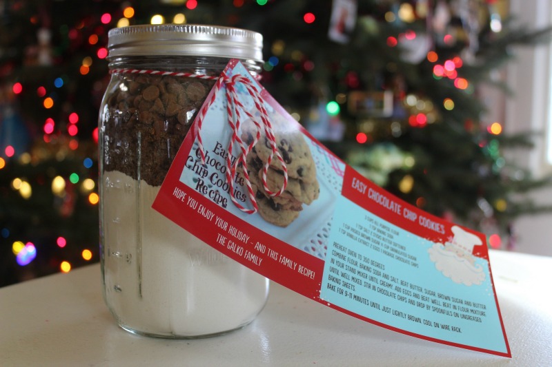 Recipe Cards and dry ingredients make a sweet treat for family members, teachers, sports coaches and more! #BringHolidaysToLife #ad