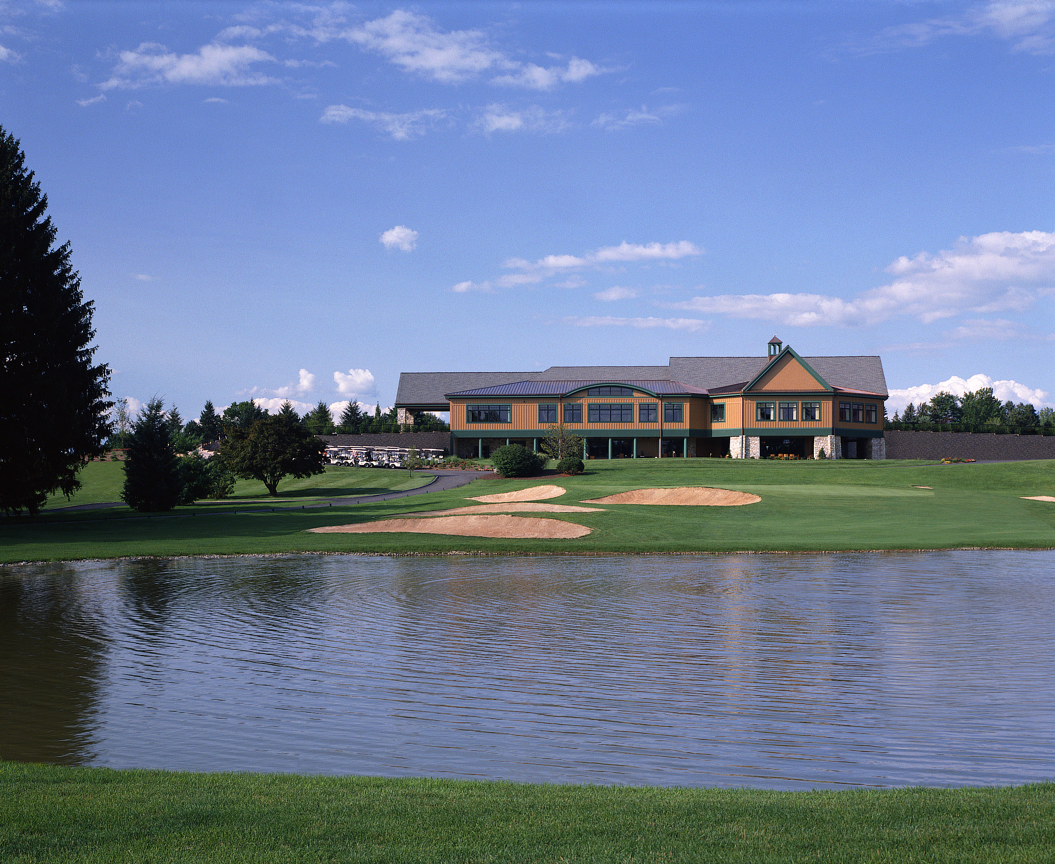 The Clubhouse at the Hershey Country Club is a great place to relax, unwind and have a great dinner after a round of golf! #SweetestMoms