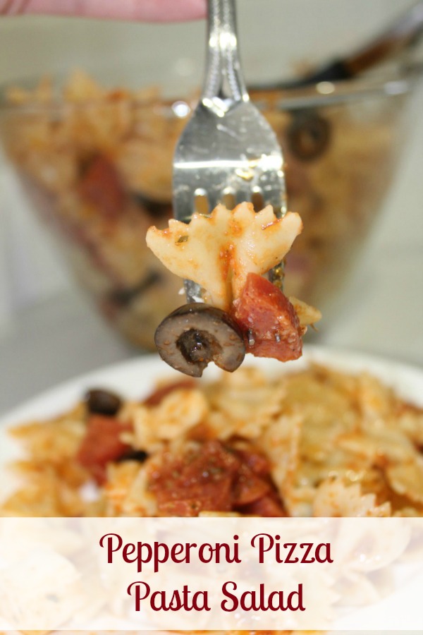 Pepperoni Pizza Pasta Salad is the perfect Summertime dinner or side dish at your upcoming BBQ's!  Full of flavor, ready in minutes this Pepperoni Pizza Pasta Salad can be served hot or cold!  #Summerrecipe #easyrecipes #BBQrecipes #PeppperoniPizza 